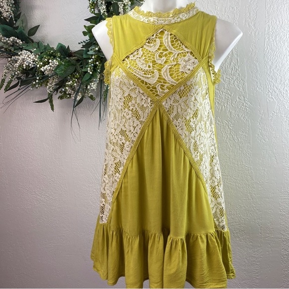Hayden Los Angeles Sleeveless Lace Trim Dress - Picture 2 of 8